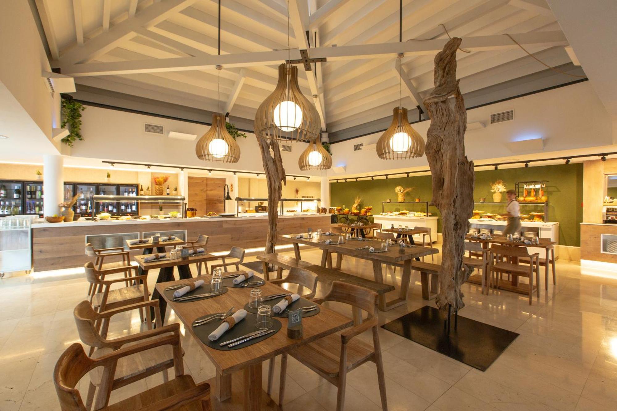 Lago Resort Menorca - Casas Del Lago Adults Only Cala'N Bosch  Exterior photo The restaurant at the hotel